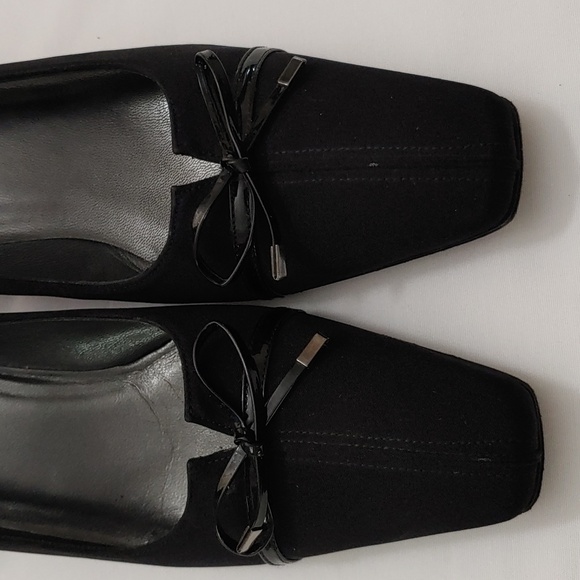 Stuart Weitzman Women's Size 8.5 Slipon 1.5 inch heel shoe - Picture 3 of 10